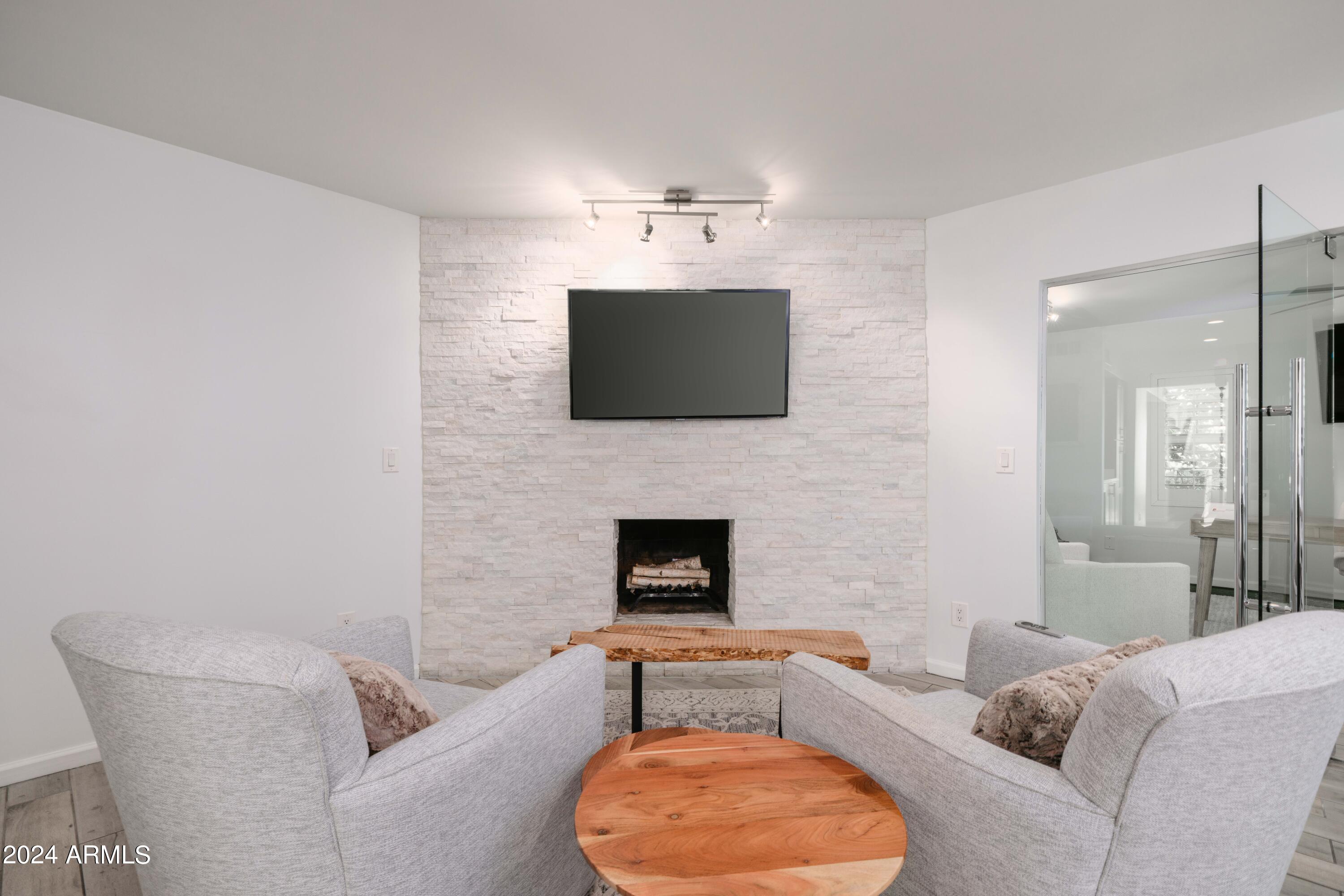 7811 N VIA DEL MUNDO