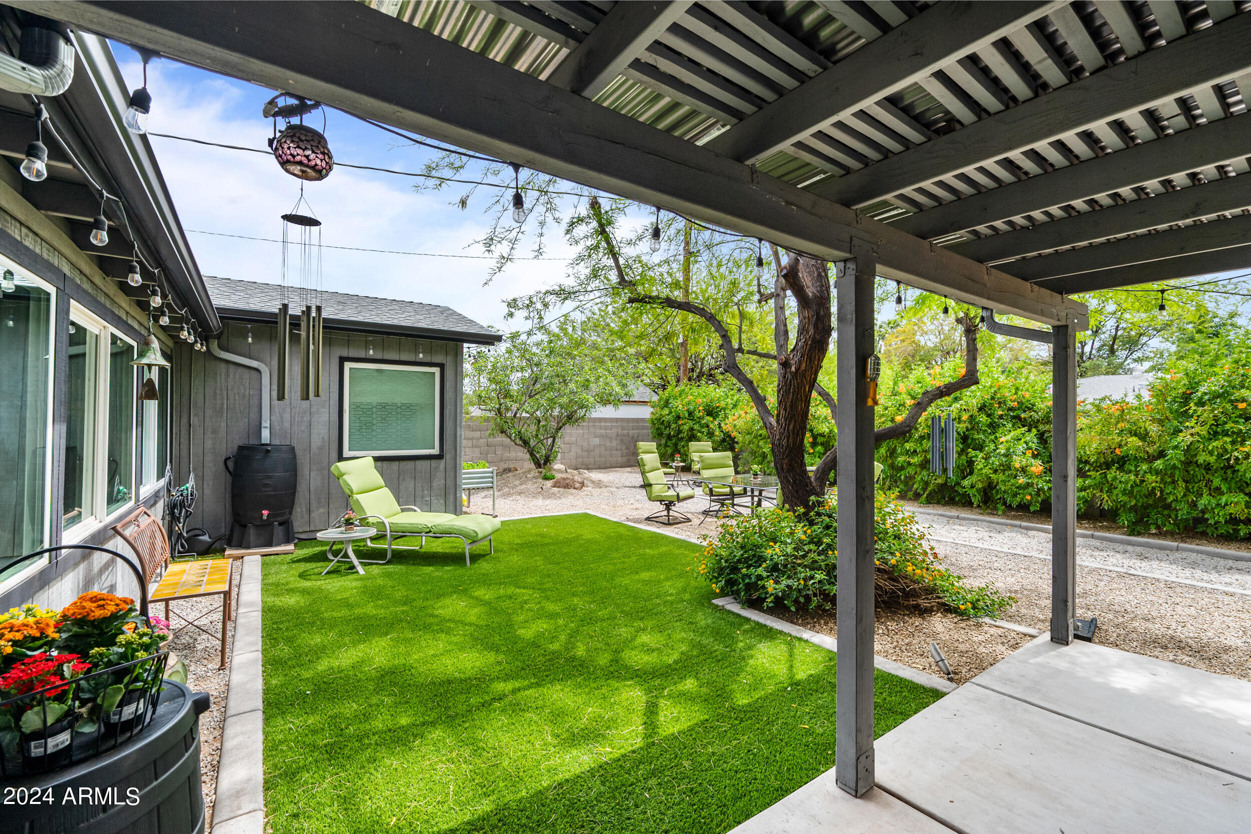 1013 E OREGON Avenue