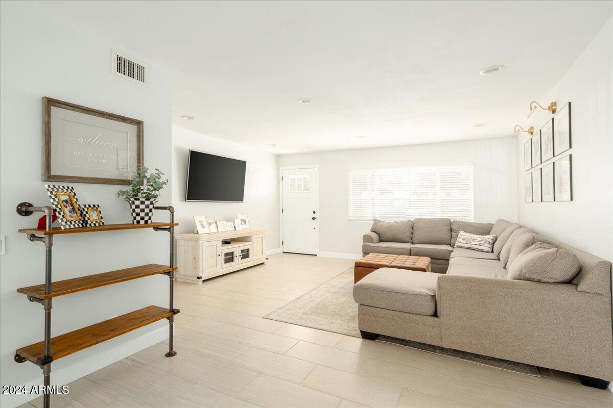 2323 N 51ST Place