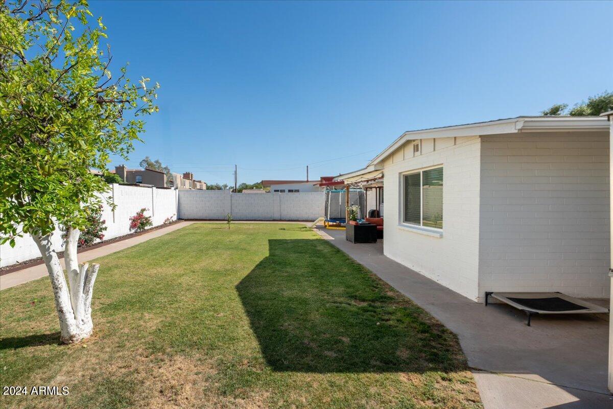 2323 N 51ST Place