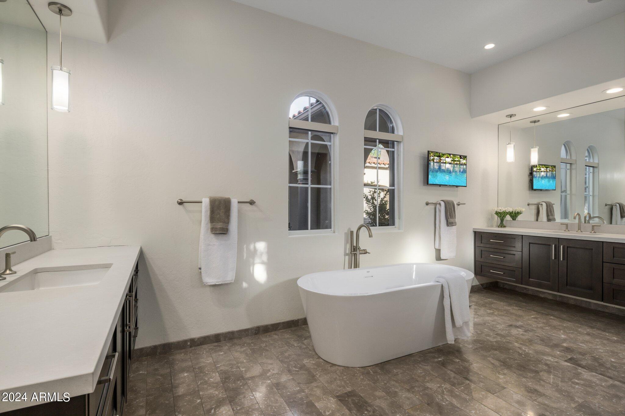 9528 E MOUNTAIN SPRING Road