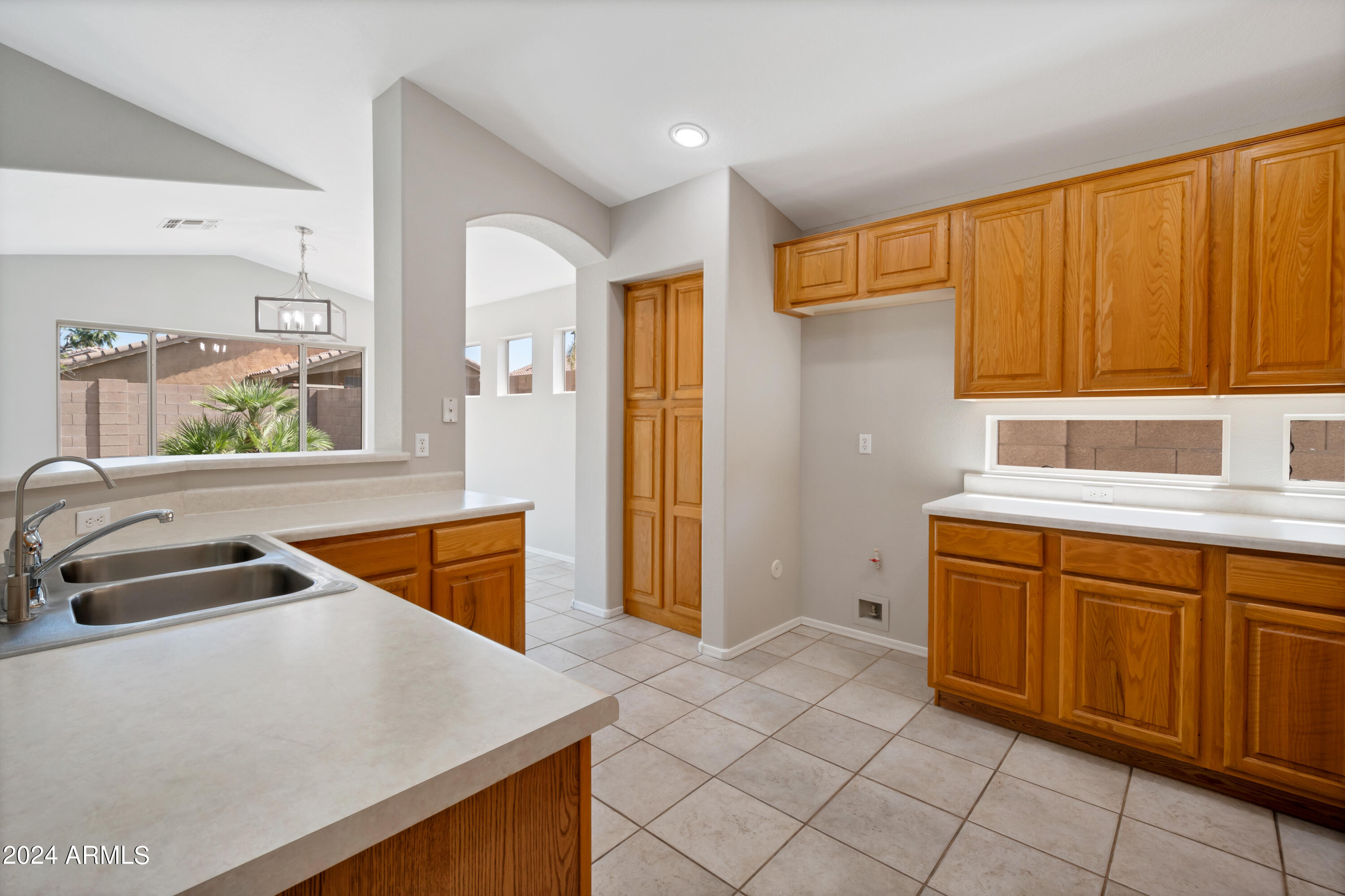 322 E RAWHIDE Avenue