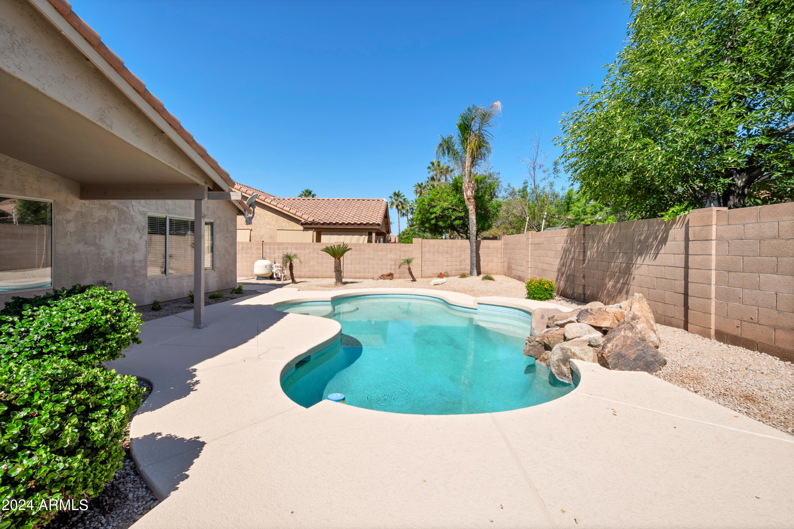 322 E RAWHIDE Avenue