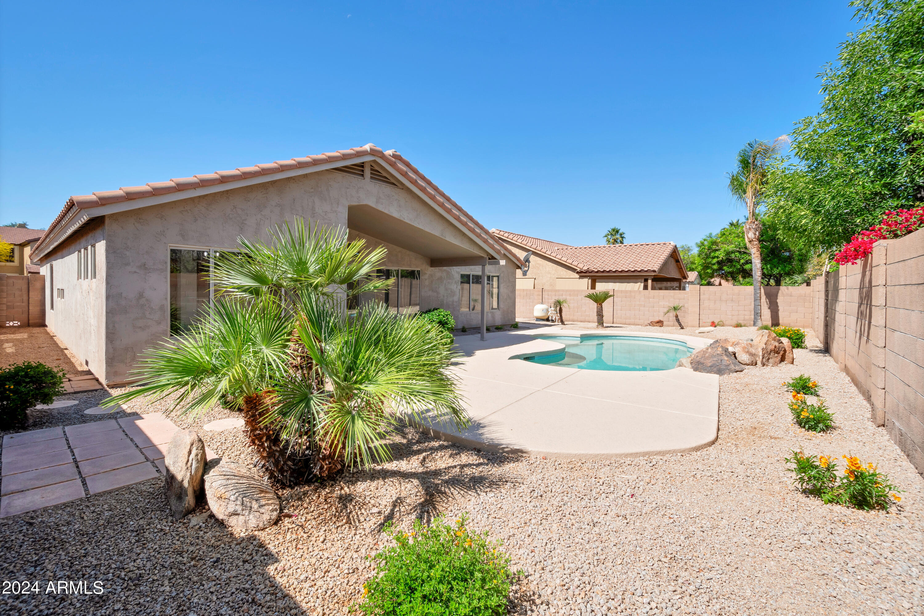 322 E RAWHIDE Avenue