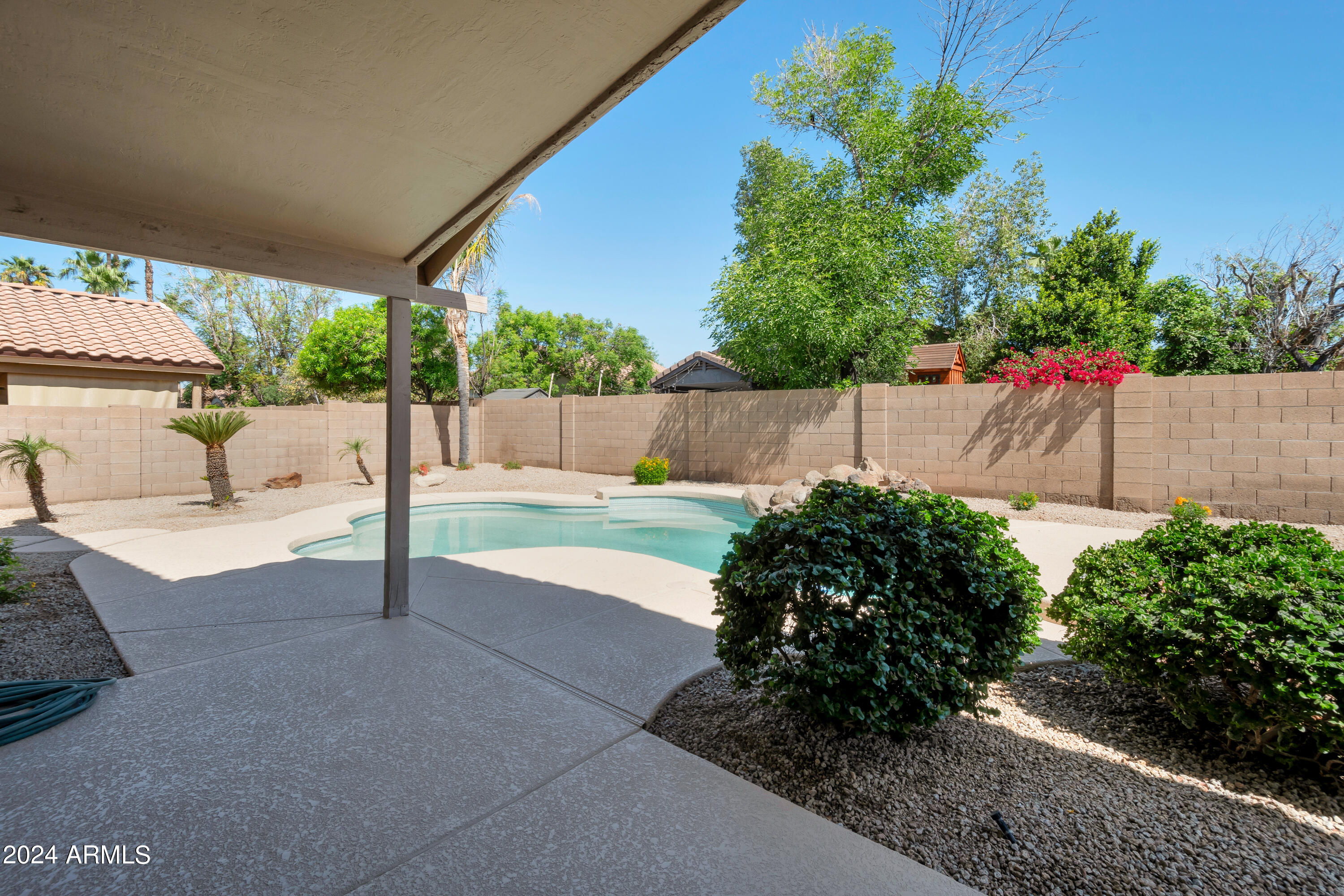 322 E RAWHIDE Avenue