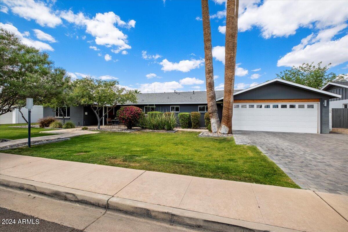 3244 E GLENROSA Avenue