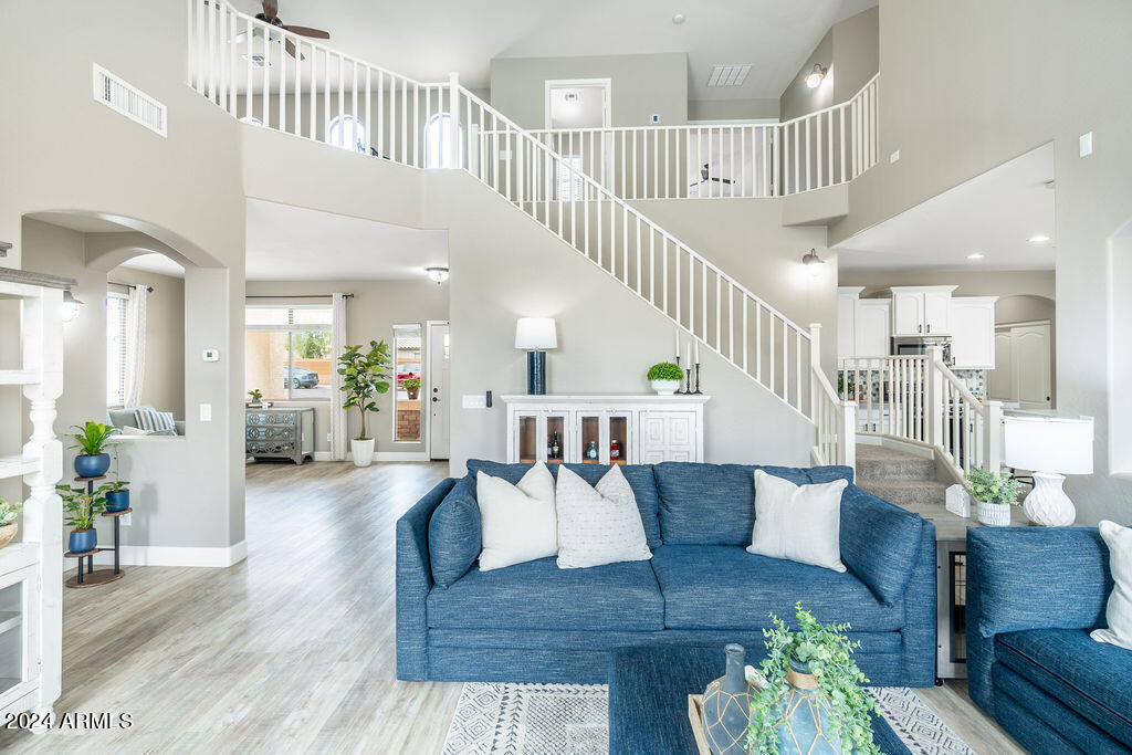 2409 E RUSTLING OAKS Lane