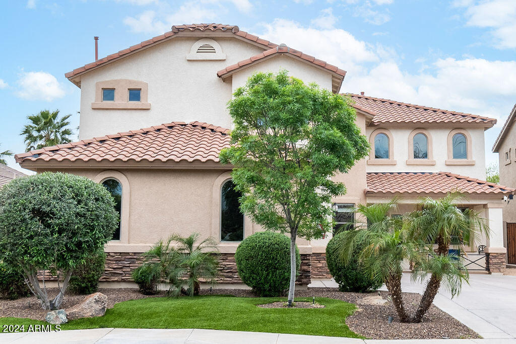 2409 E RUSTLING OAKS Lane