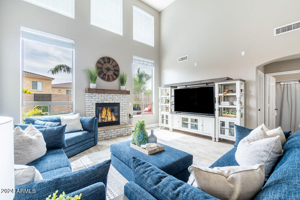 2409 E RUSTLING OAKS Lane