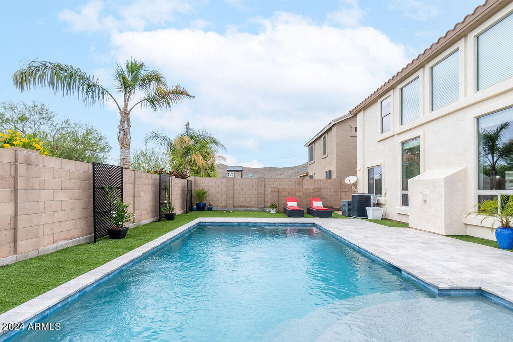 2409 E RUSTLING OAKS Lane