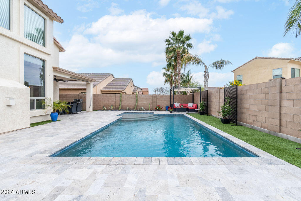 2409 E RUSTLING OAKS Lane