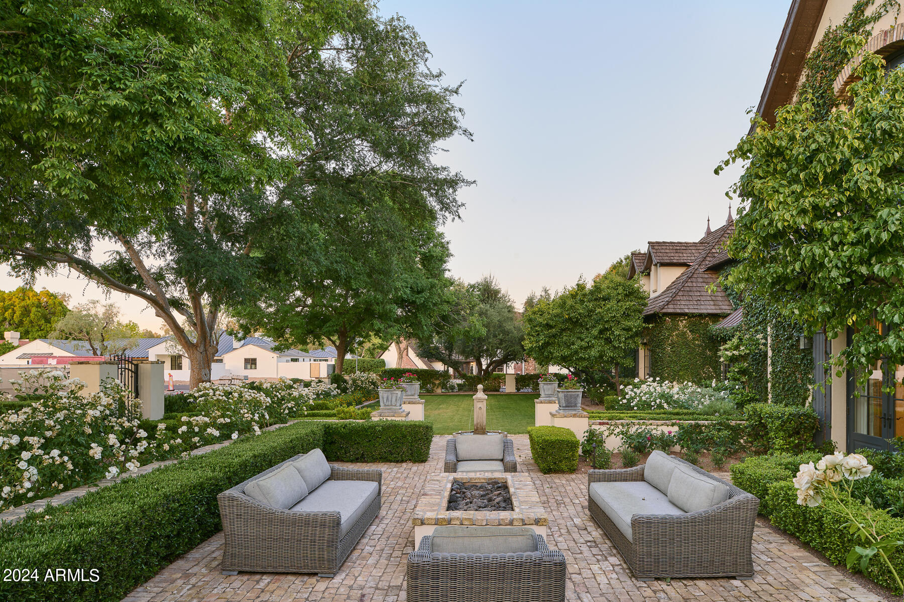 6039 E MARIPOSA Street