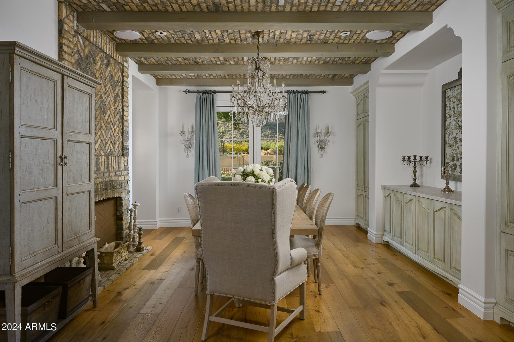 6039 E MARIPOSA Street