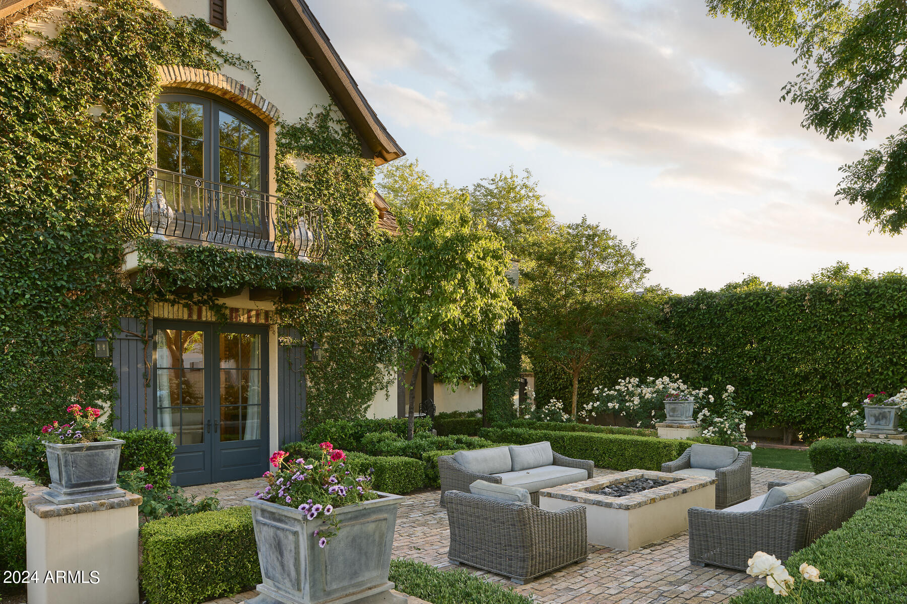 6039 E MARIPOSA Street