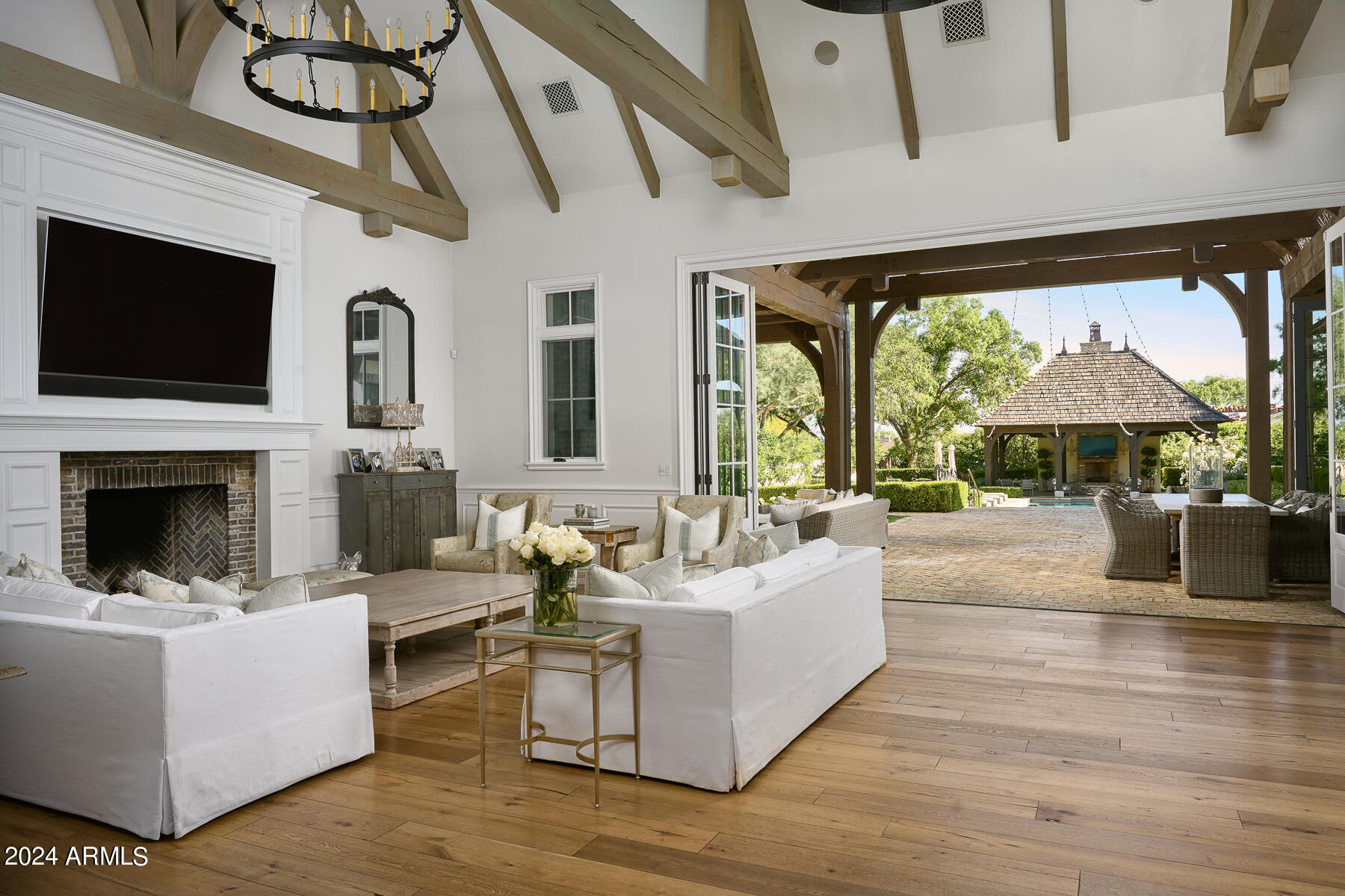 6039 E MARIPOSA Street