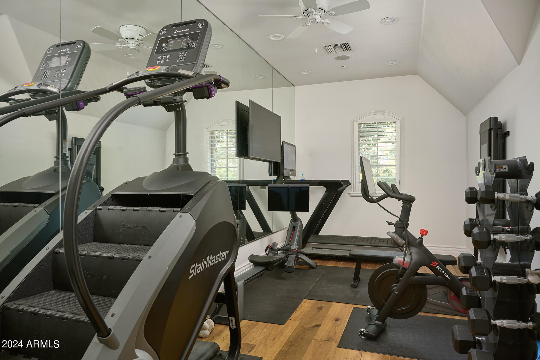 6039 E MARIPOSA Street