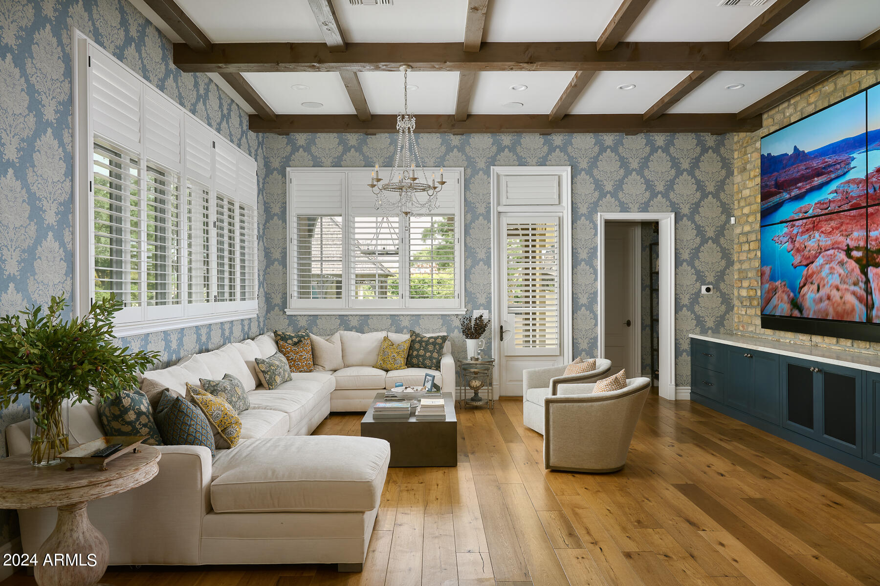 6039 E MARIPOSA Street