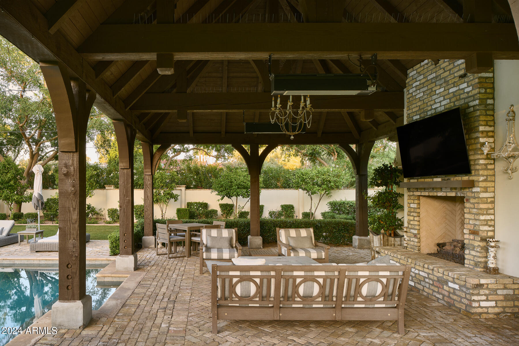 6039 E MARIPOSA Street