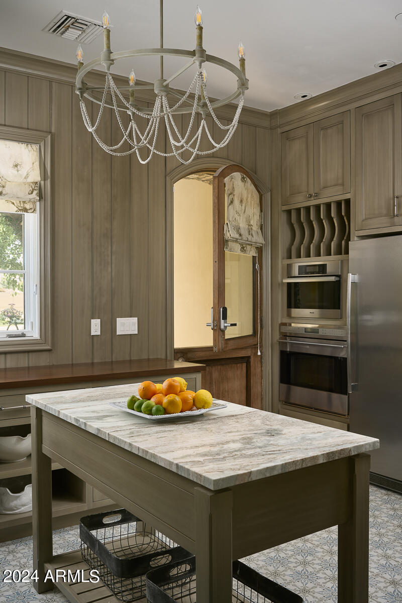 6039 E MARIPOSA Street