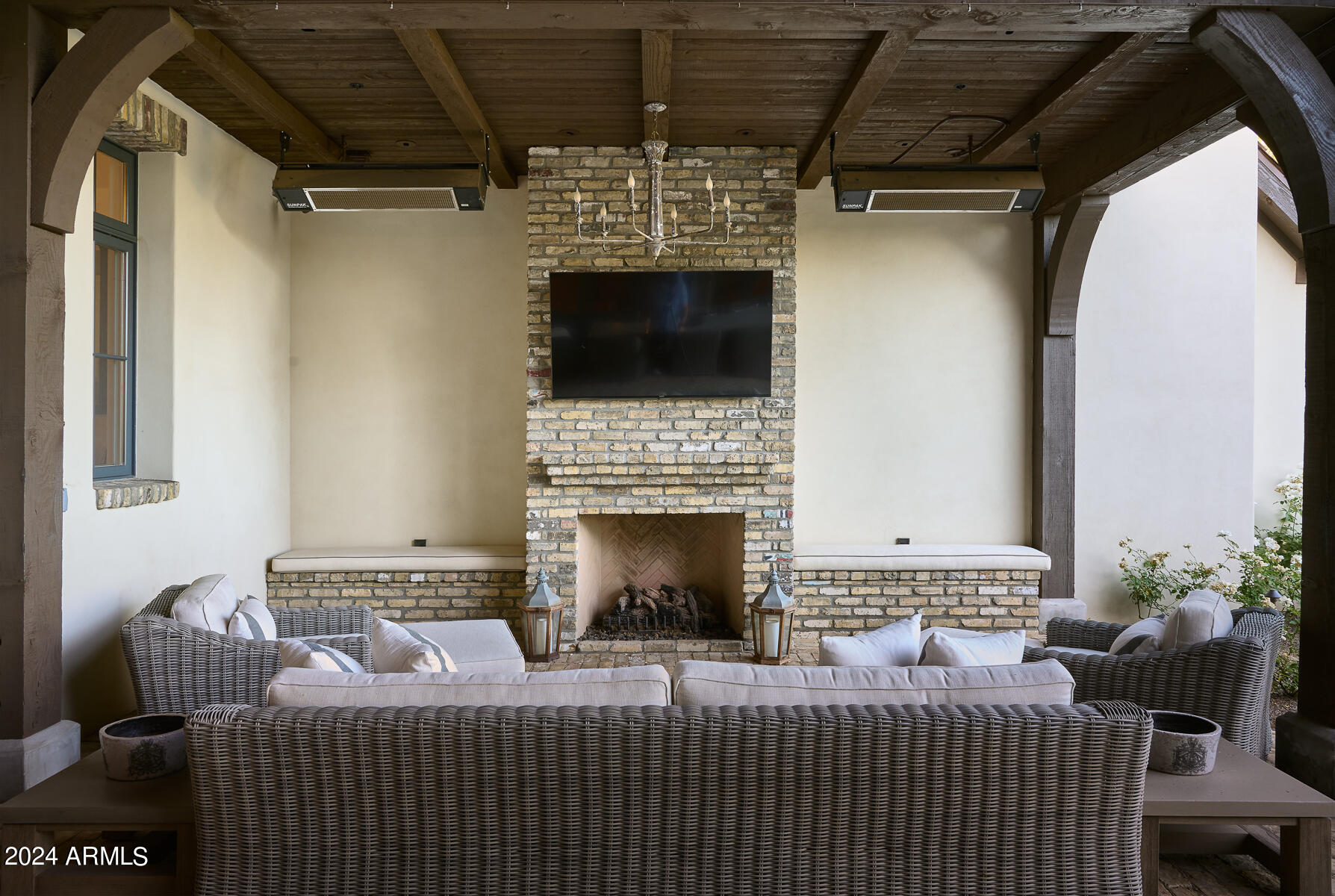 6039 E MARIPOSA Street