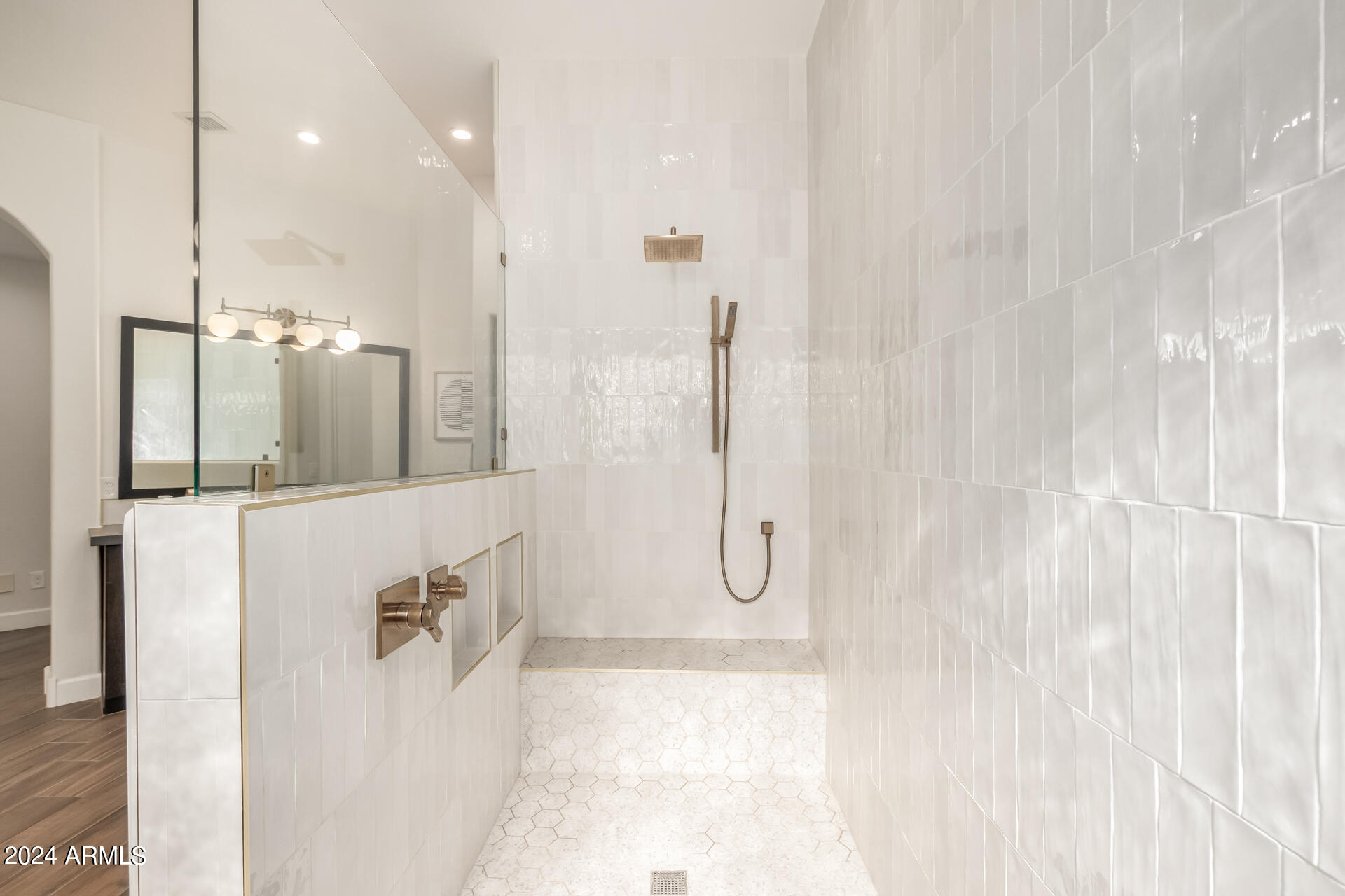 3533 E EXPEDITION Way