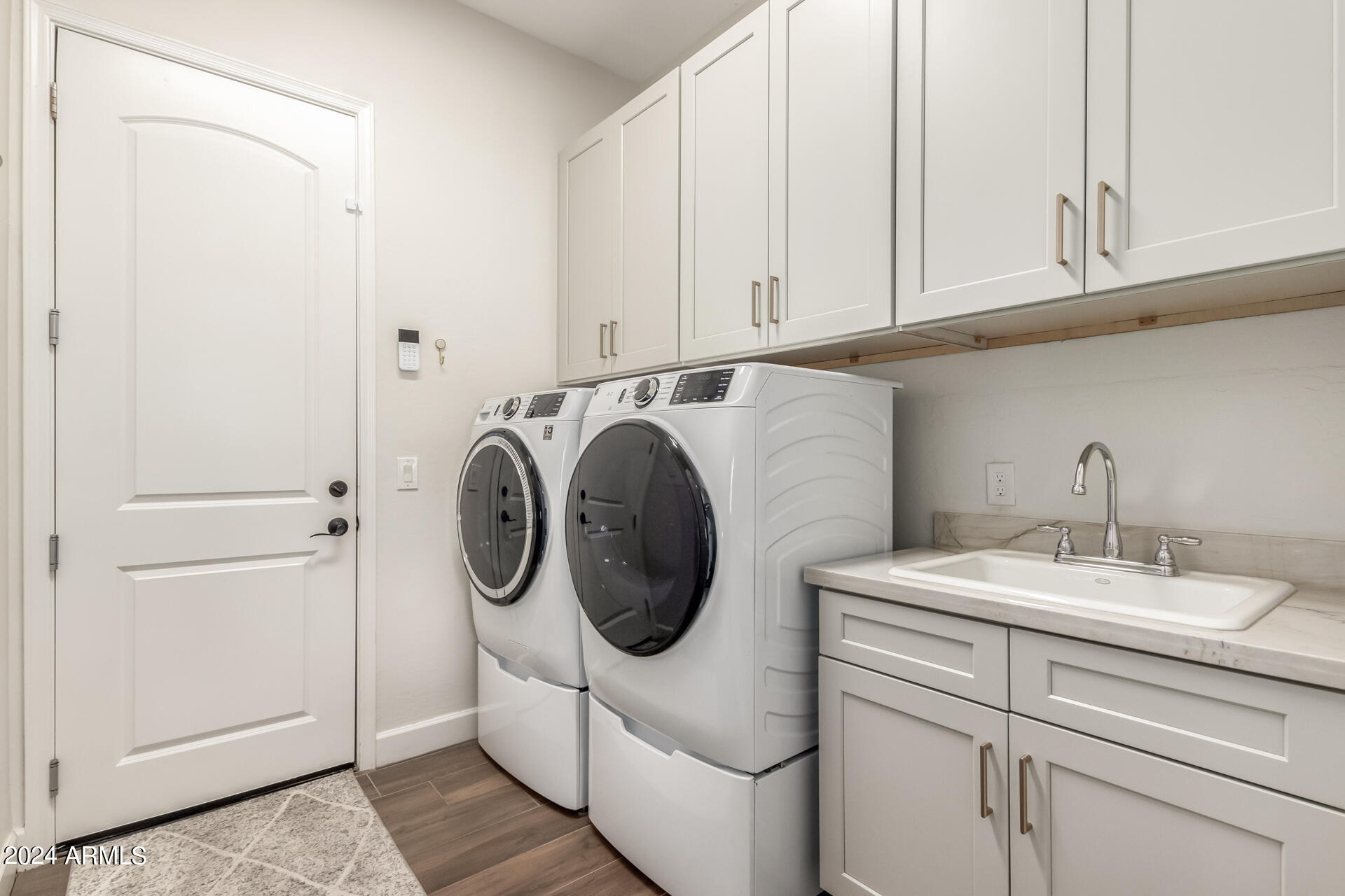 3533 E EXPEDITION Way