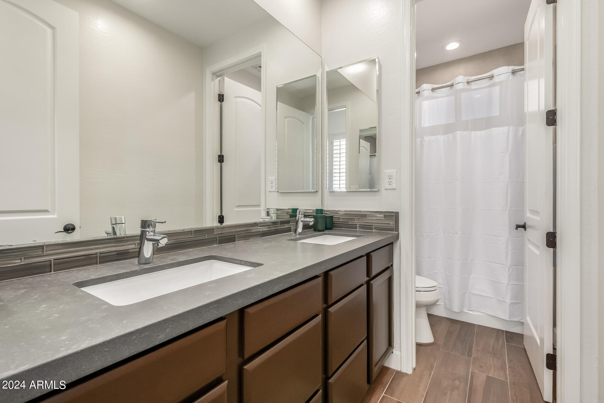 3533 E EXPEDITION Way