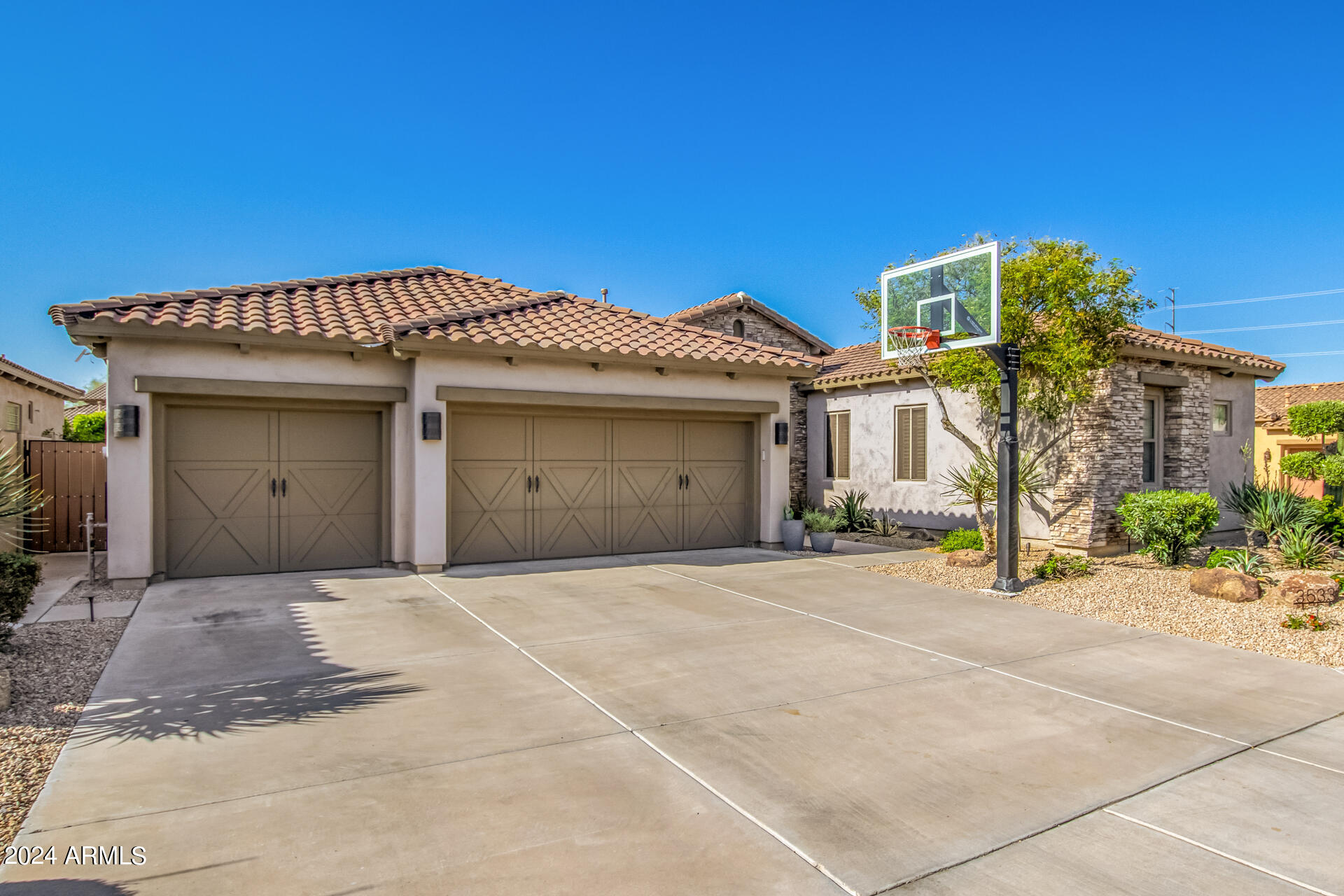 3533 E EXPEDITION Way