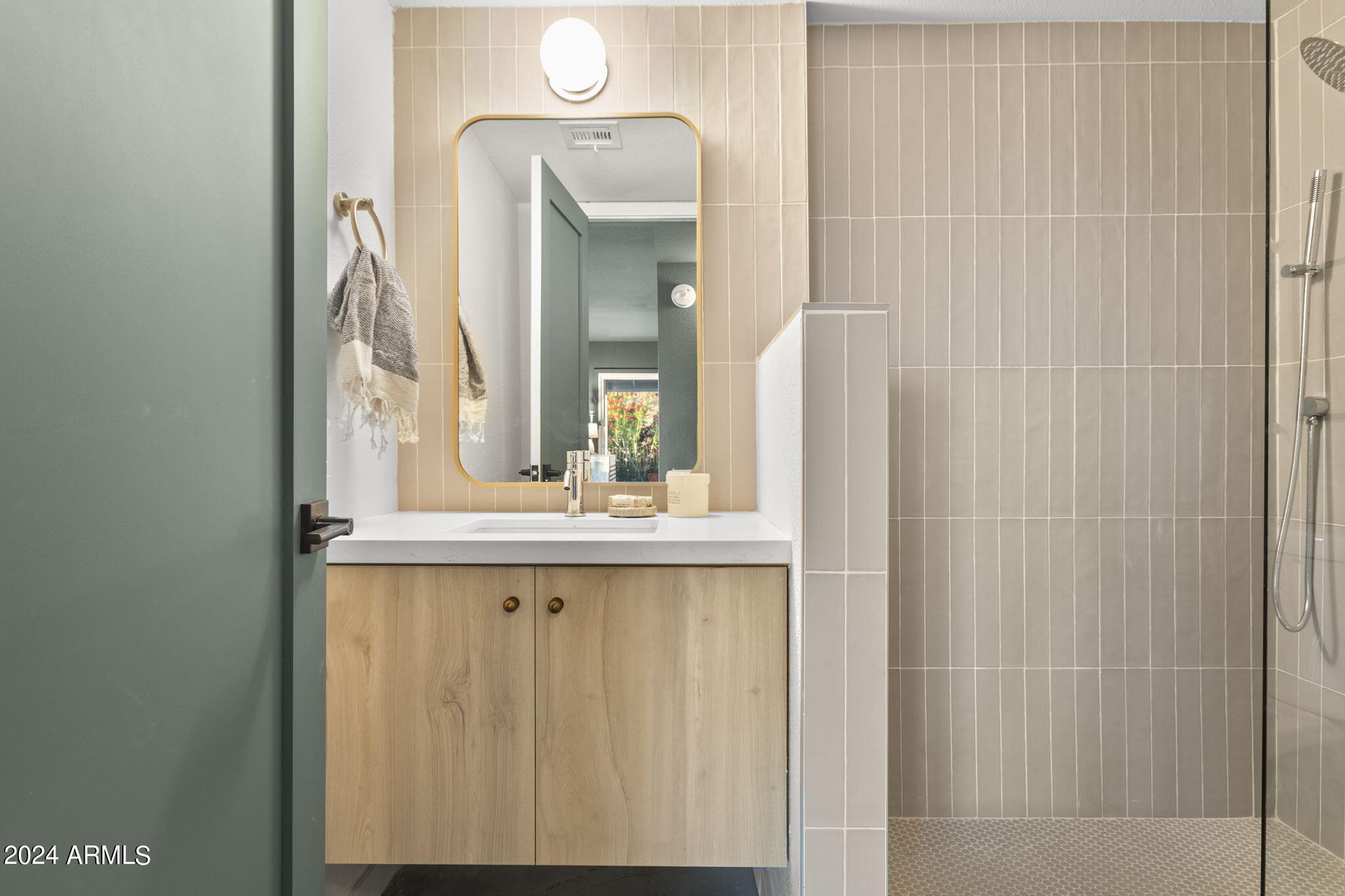 1734 E Gold Dust Avenue