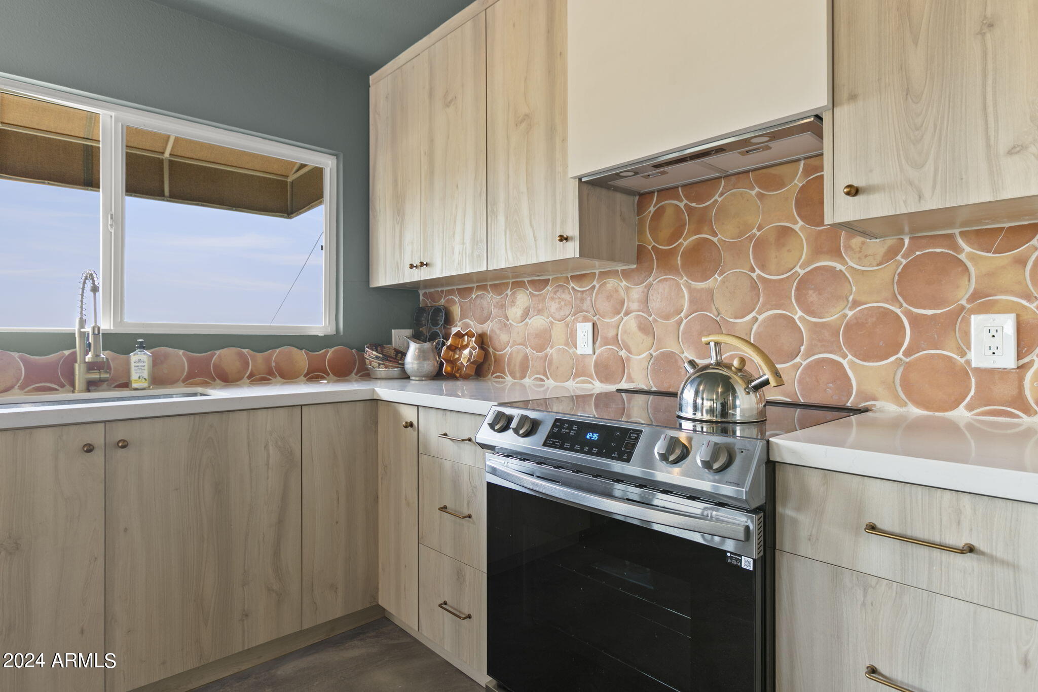 1734 E Gold Dust Avenue