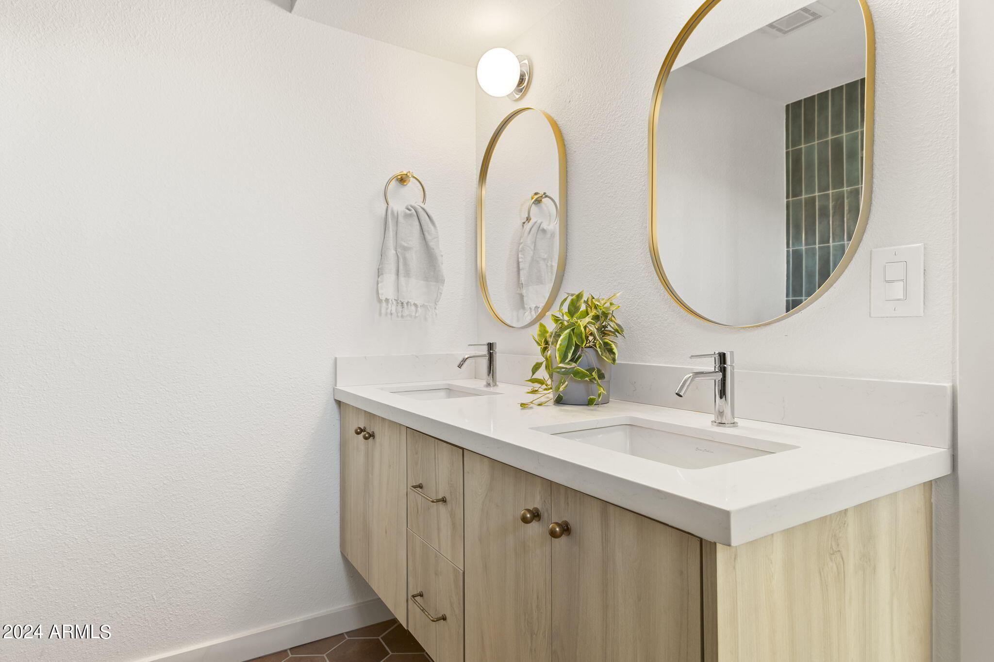 1734 E Gold Dust Avenue