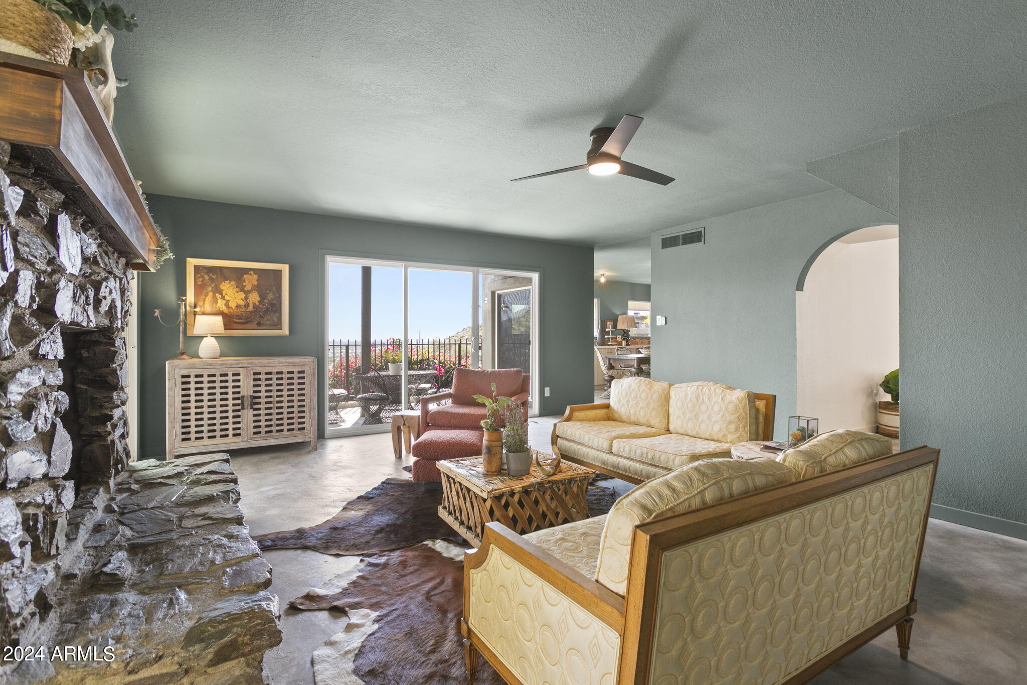 1734 E Gold Dust Avenue