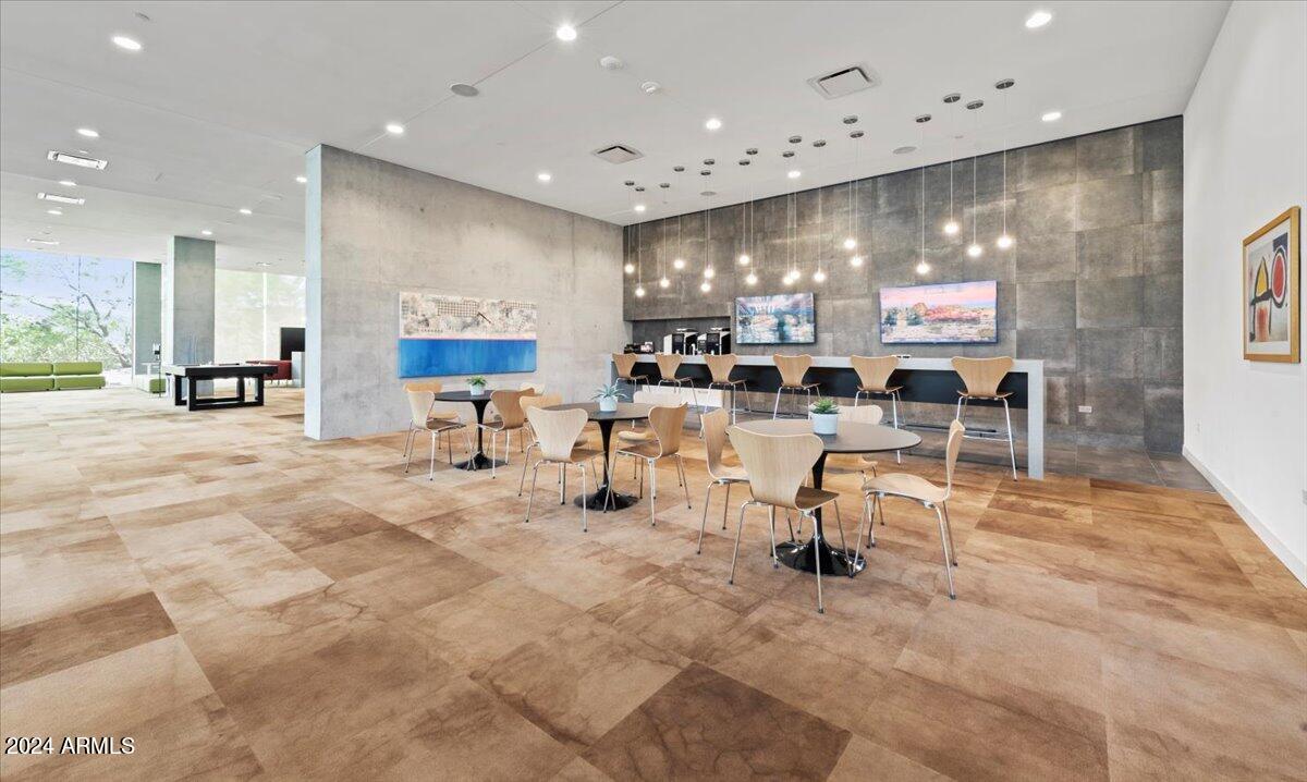 7180 E KIERLAND Boulevard # 204