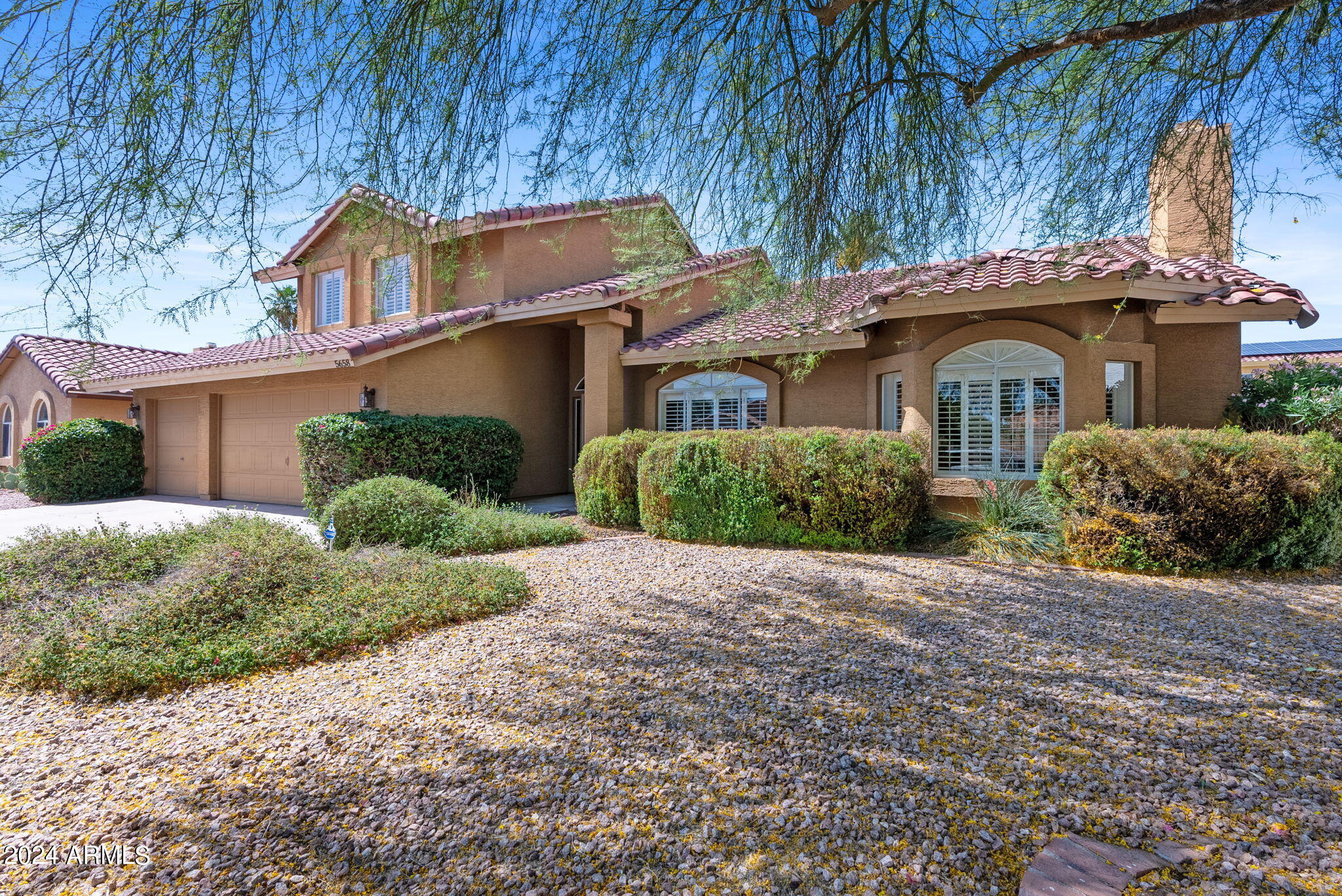 5658 E ACOMA Drive