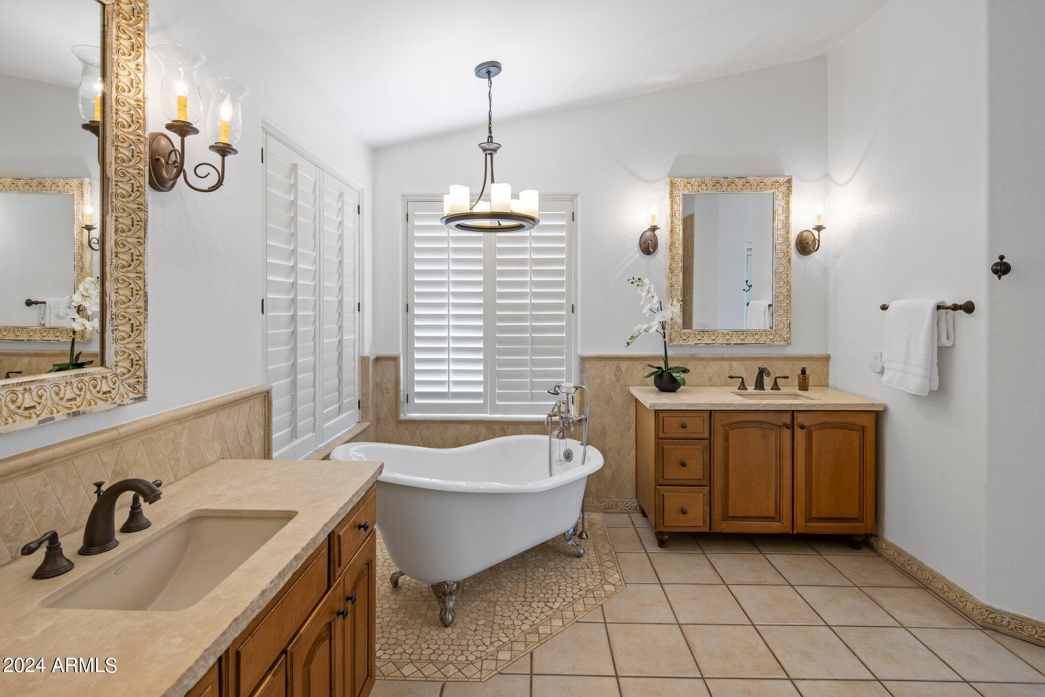 4909 E MICHELLE Drive