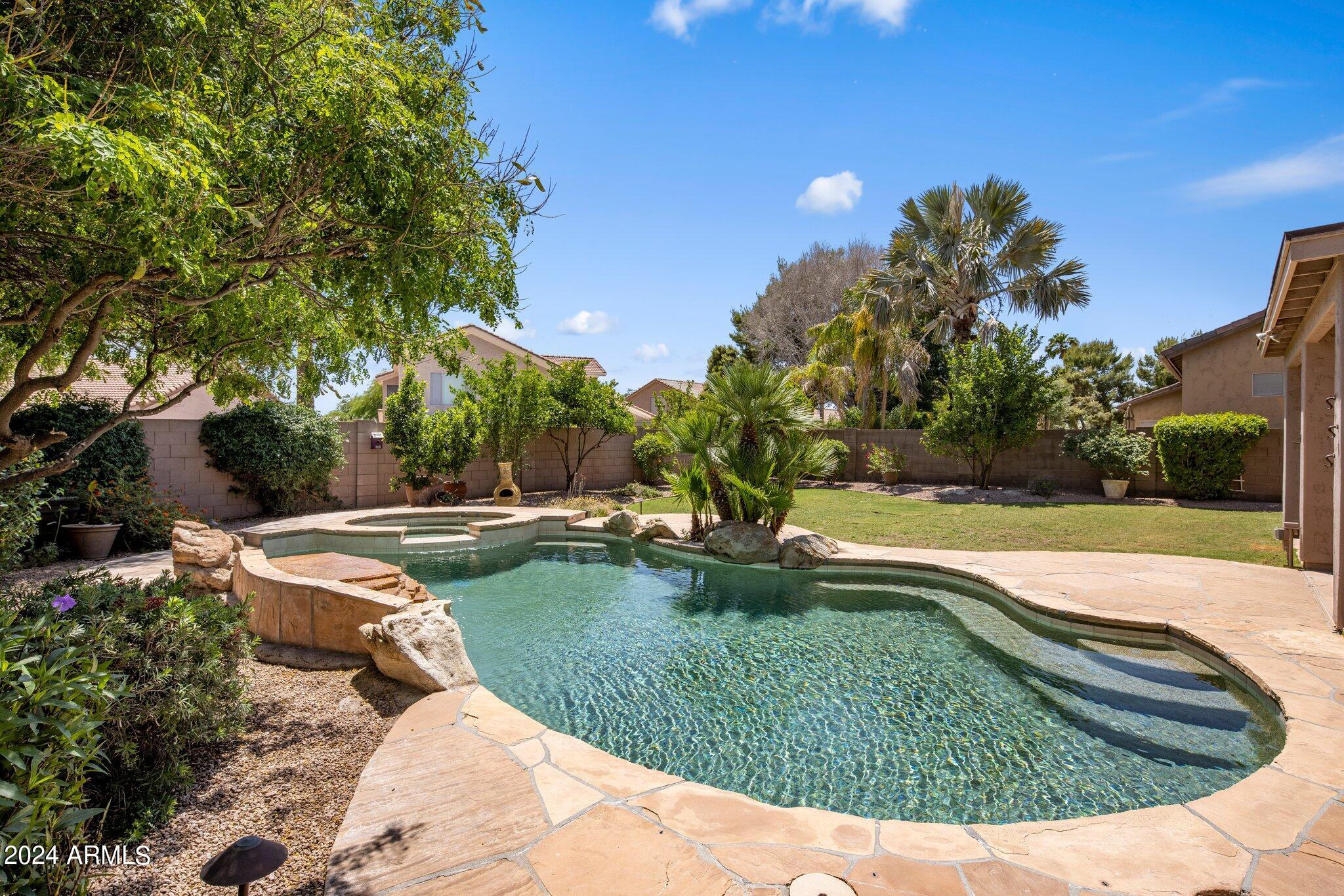 4909 E MICHELLE Drive