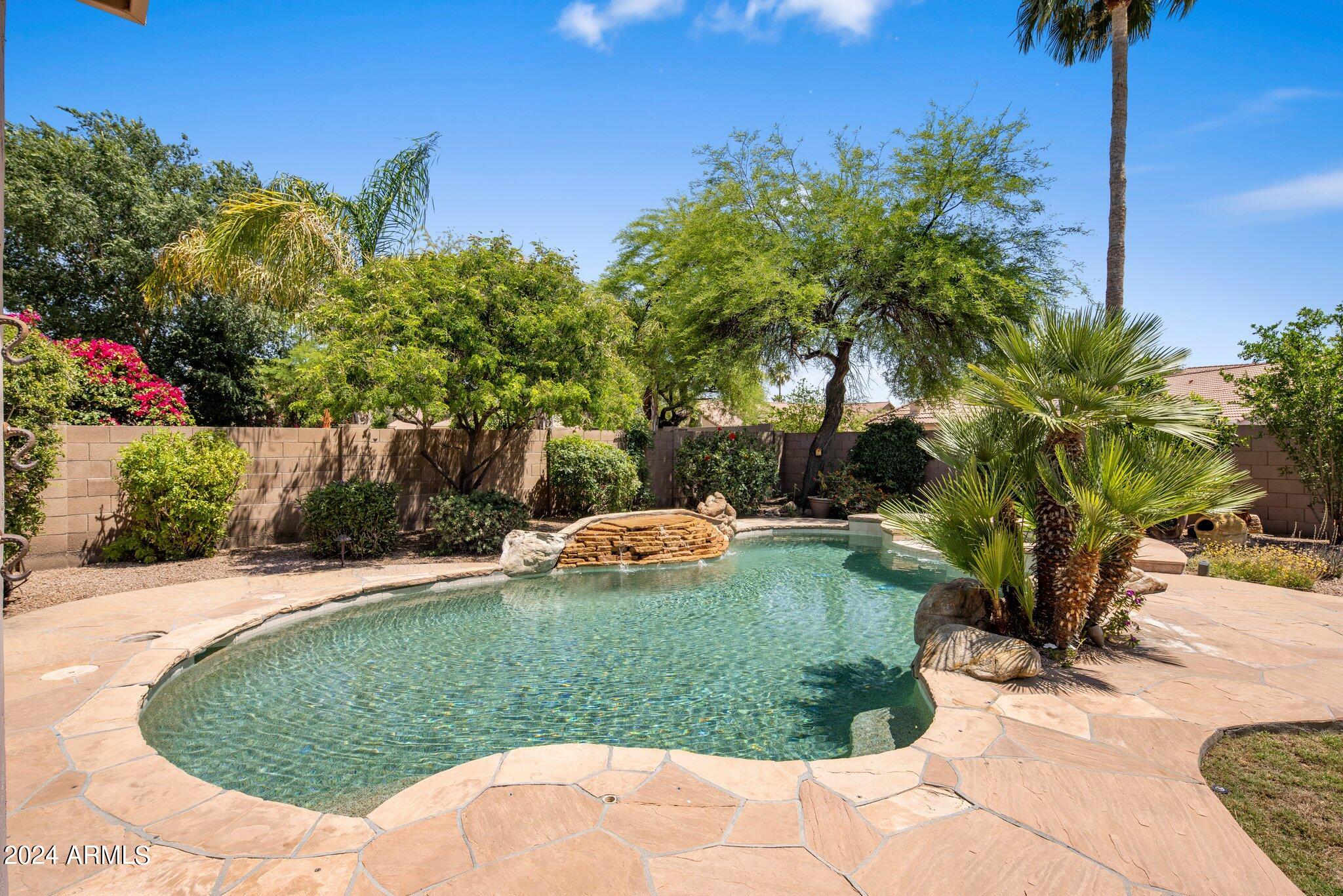 4909 E MICHELLE Drive