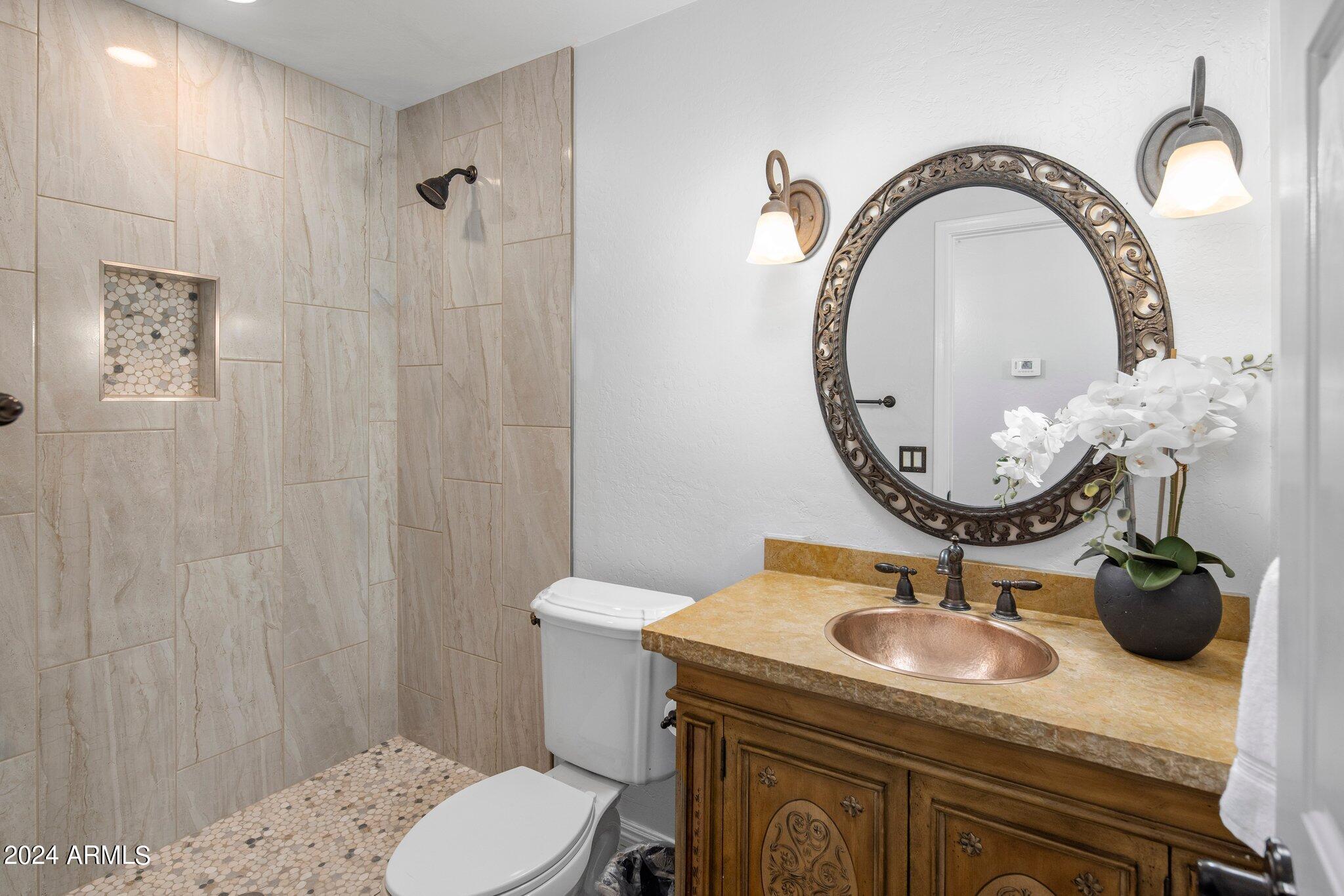 4909 E MICHELLE Drive