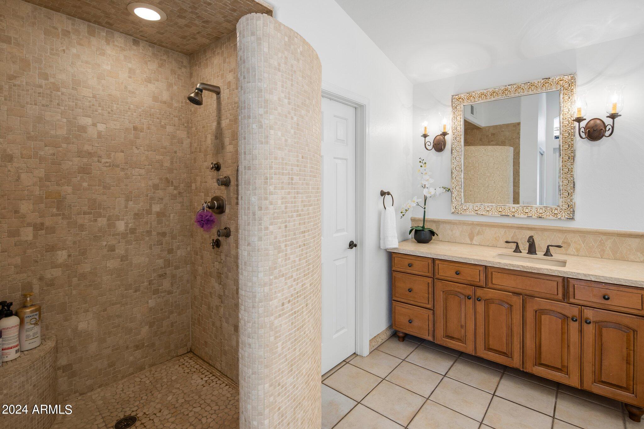 4909 E MICHELLE Drive