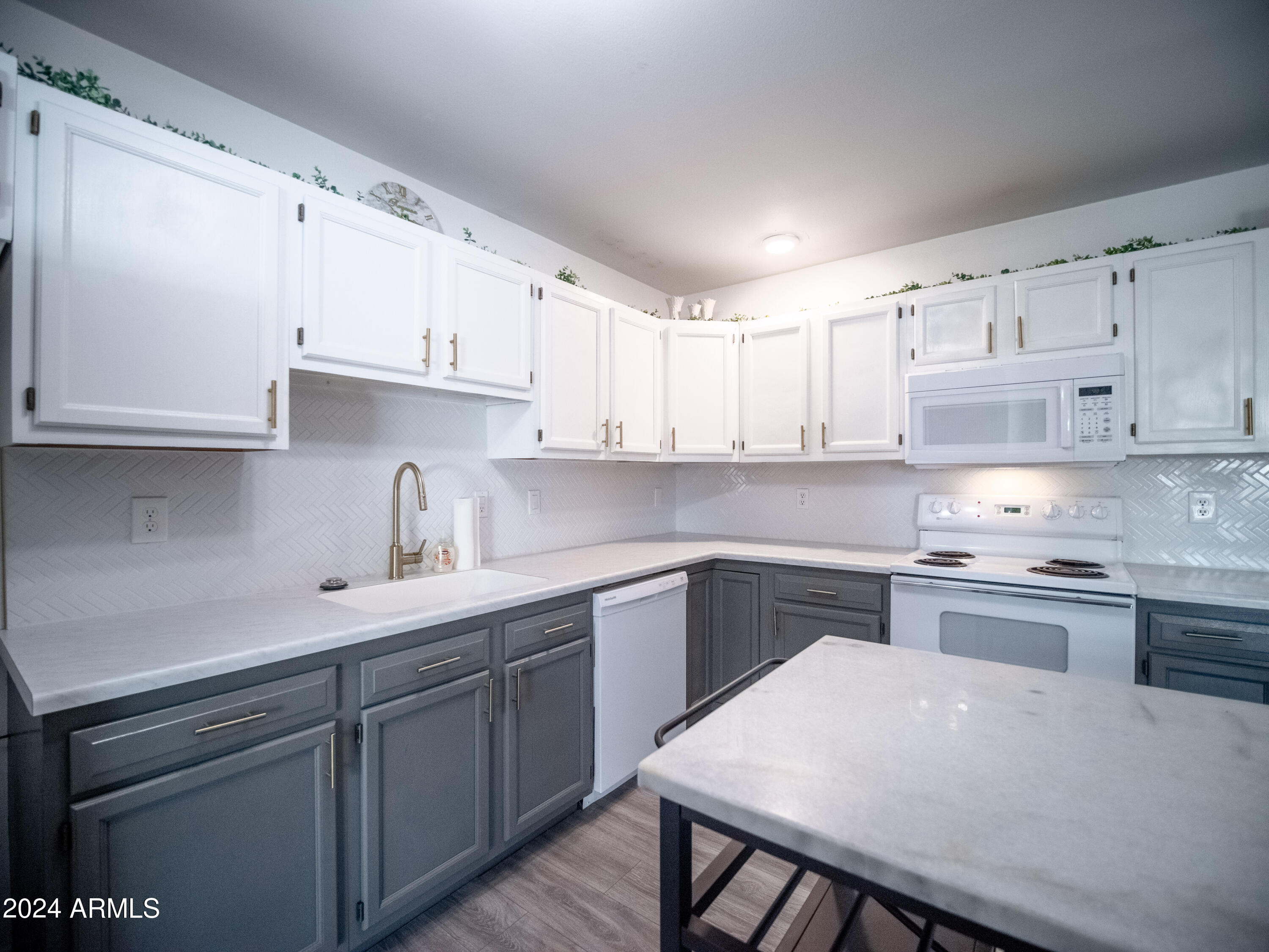 1011 W MCLELLAN Road