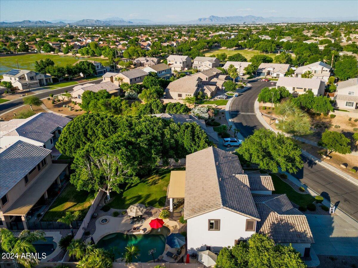 928 E CARLA VISTA Drive