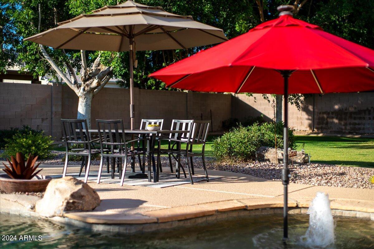 928 E CARLA VISTA Drive