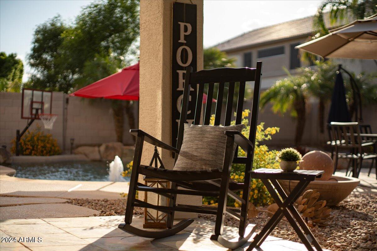 928 E CARLA VISTA Drive