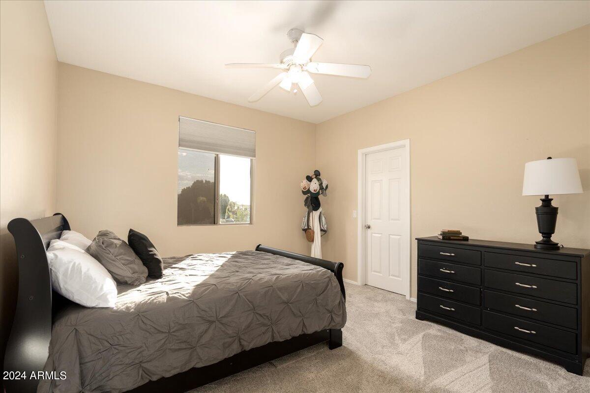 928 E CARLA VISTA Drive