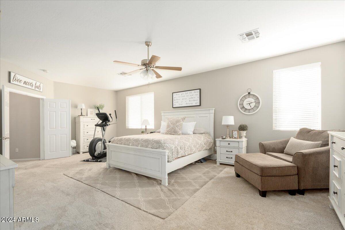 928 E CARLA VISTA Drive