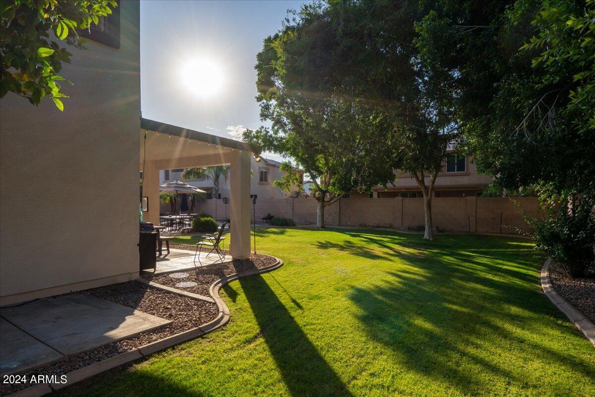 928 E CARLA VISTA Drive