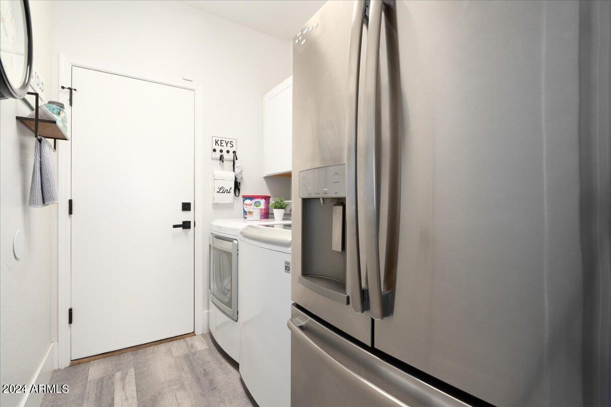 928 E CARLA VISTA Drive