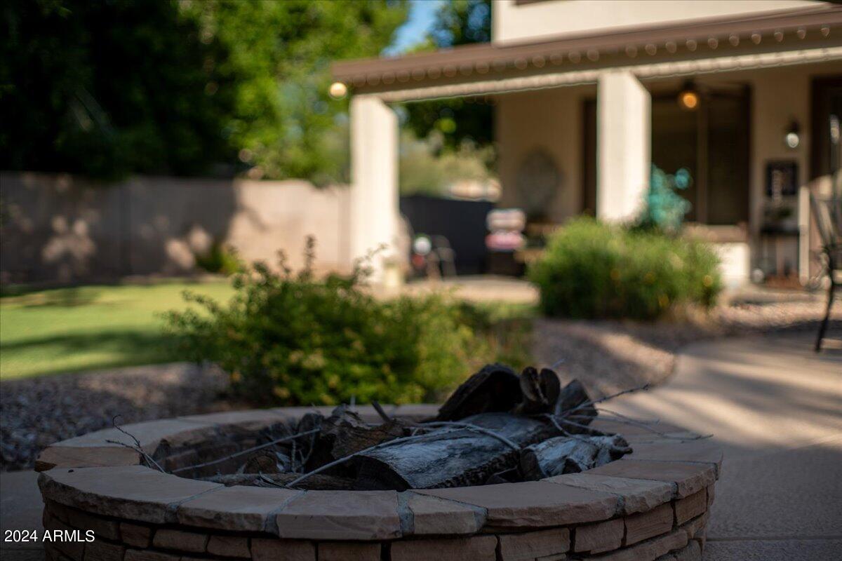 928 E CARLA VISTA Drive