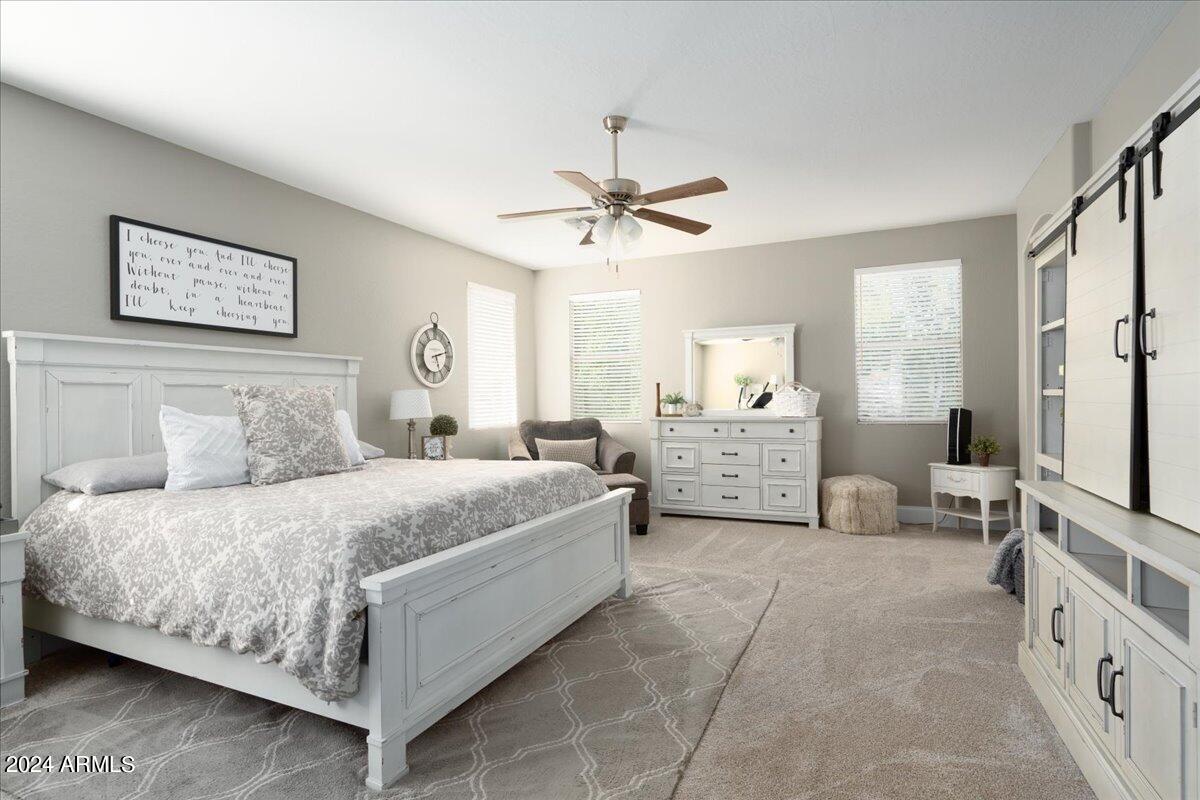 928 E CARLA VISTA Drive