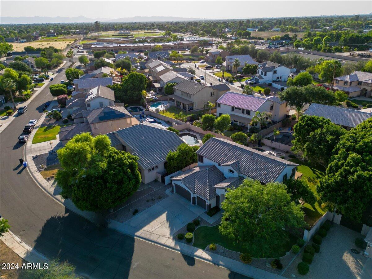 928 E CARLA VISTA Drive